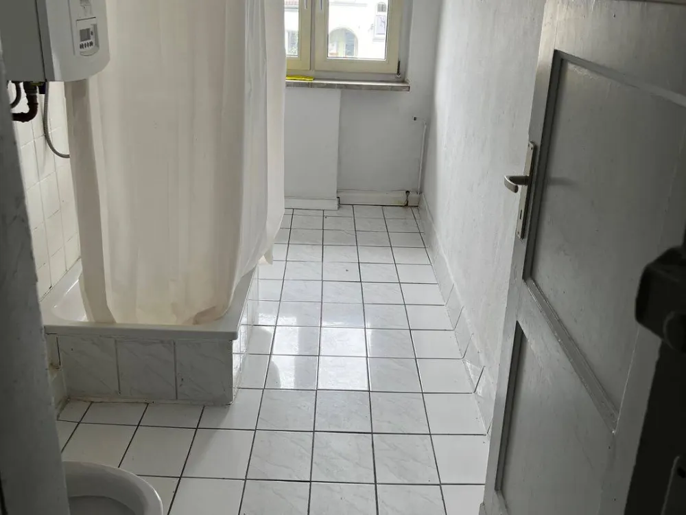 2,5-Zimmer-Wohnung, WG geeignet, sofort frei