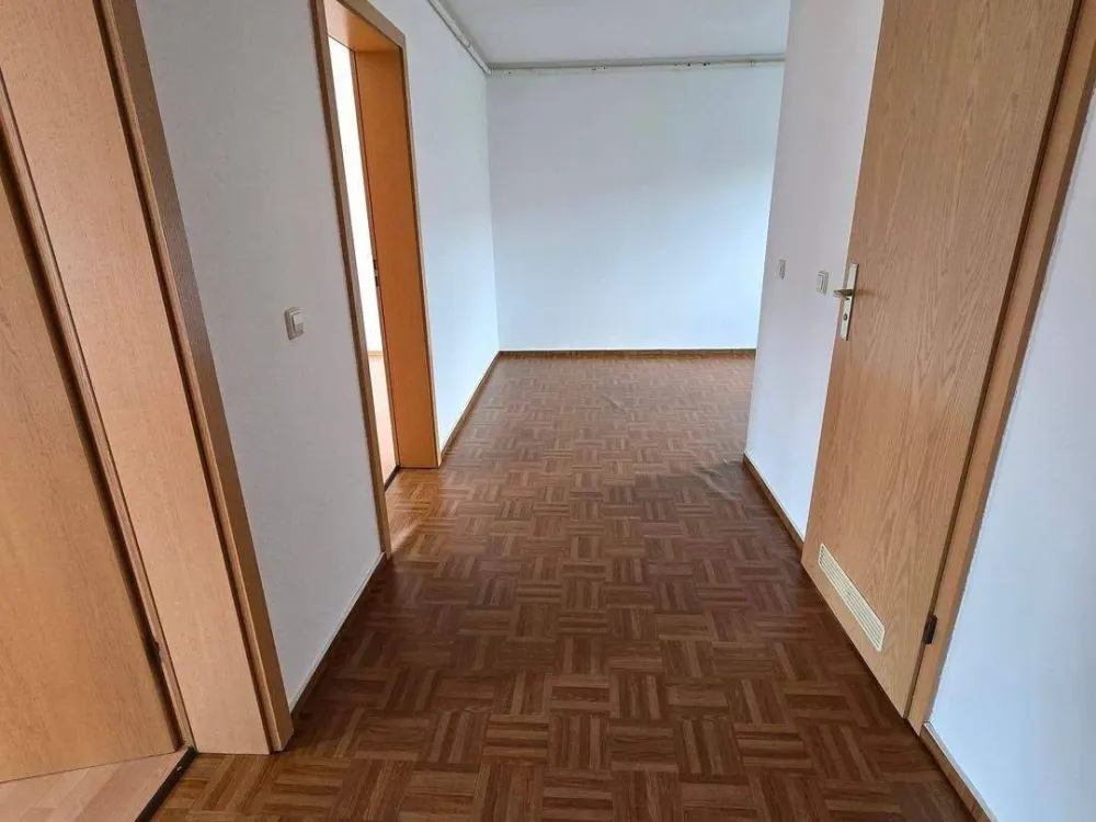 Helle Dachgeschosswohnung / 2-Raum/ Bad mit Fenster