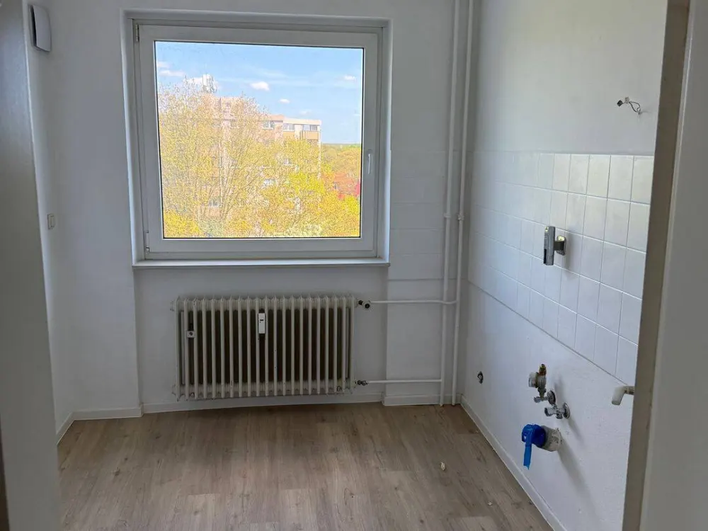 Your new home - 3 rooms on the 6th floor with balcony!