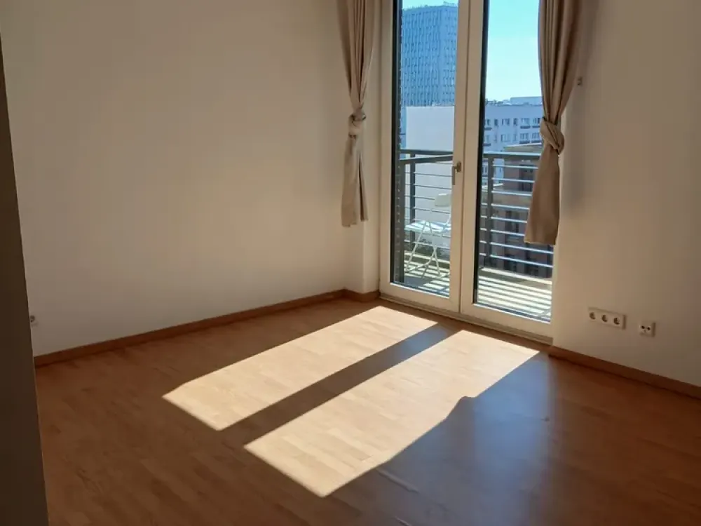 Studentenappartement mit Balkon und Pantryküche direkt am Alex