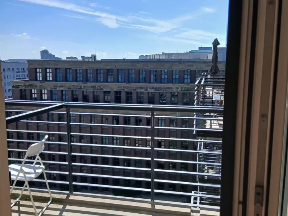 Studentenappartement mit Balkon und Pantryküche direkt am Alex