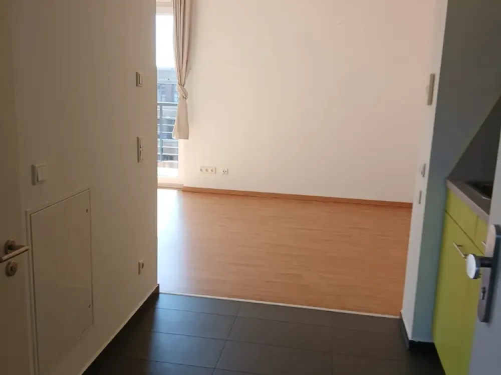 Studentenappartement mit Balkon und Pantryküche direkt am Alex