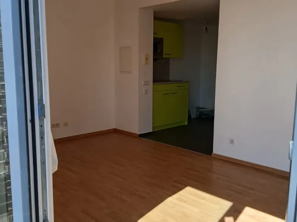 Studentenappartement mit Balkon und Pantryküche direkt am Alex