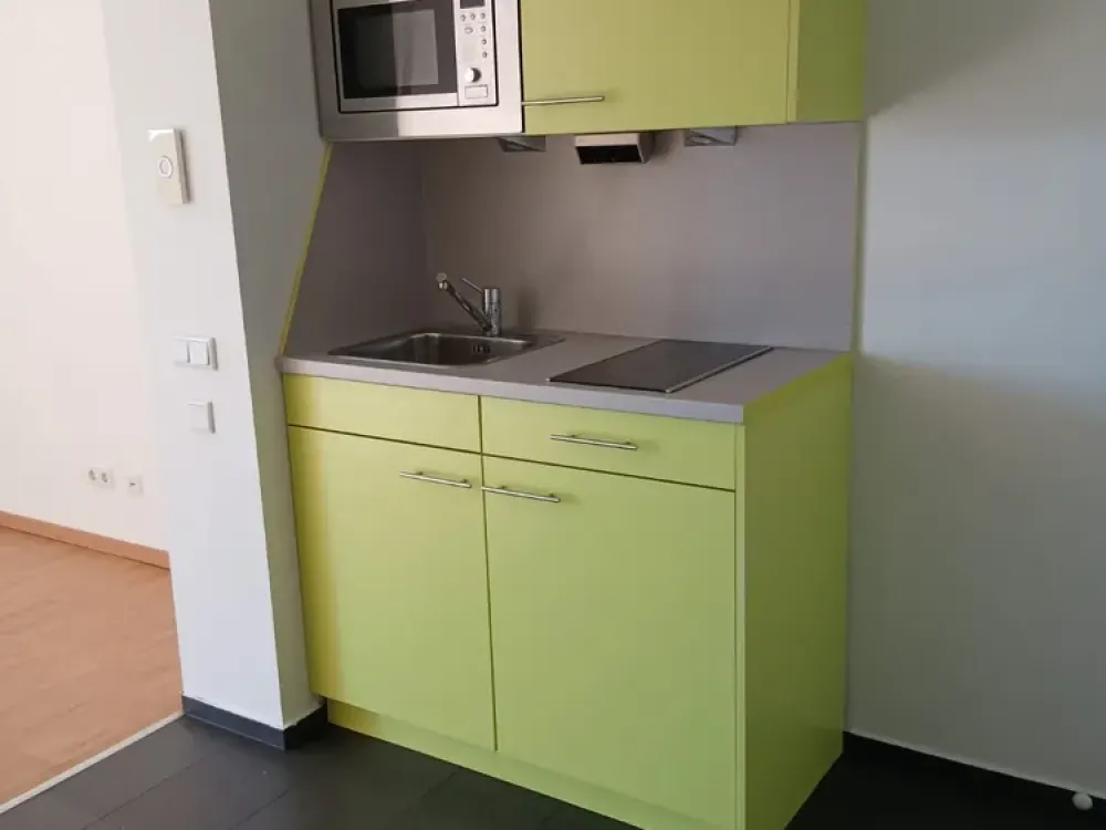 Studentenappartement mit Balkon und Pantryküche direkt am Alex
