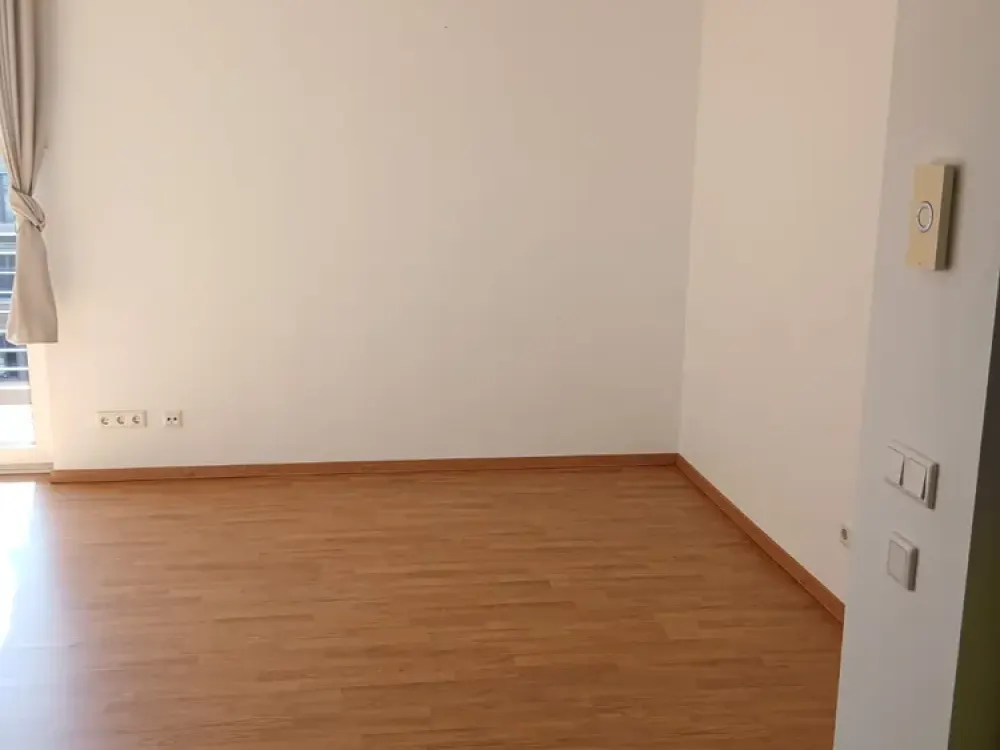 Studentenappartement mit Balkon und Pantryküche direkt am Alex