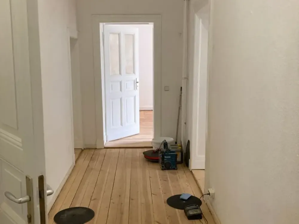 Ein Stück Altbaugeschichte, frisch hergerichtet und bereit für ein neues Zuhause!