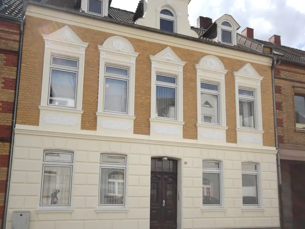 Zentrale 2,5-Zimmer-Dachgeschosswohnung über zwei Ebenen mit Balkon