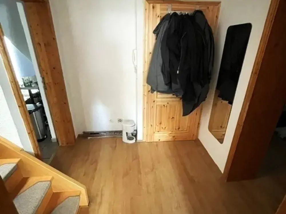 Zentrale 2,5-Zimmer-Dachgeschosswohnung über zwei Ebenen mit Balkon