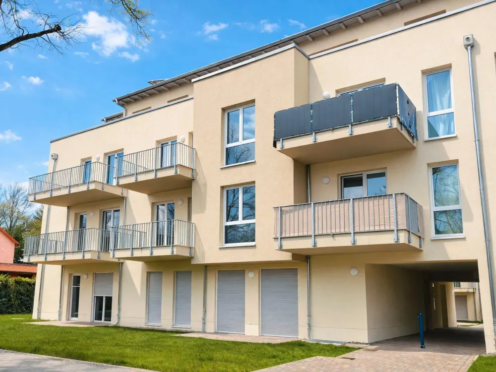 Hochwertige 4-Zimmer Wohnung im 1. OG mit BALKON und EBK im Weißenseer Neubauquartier