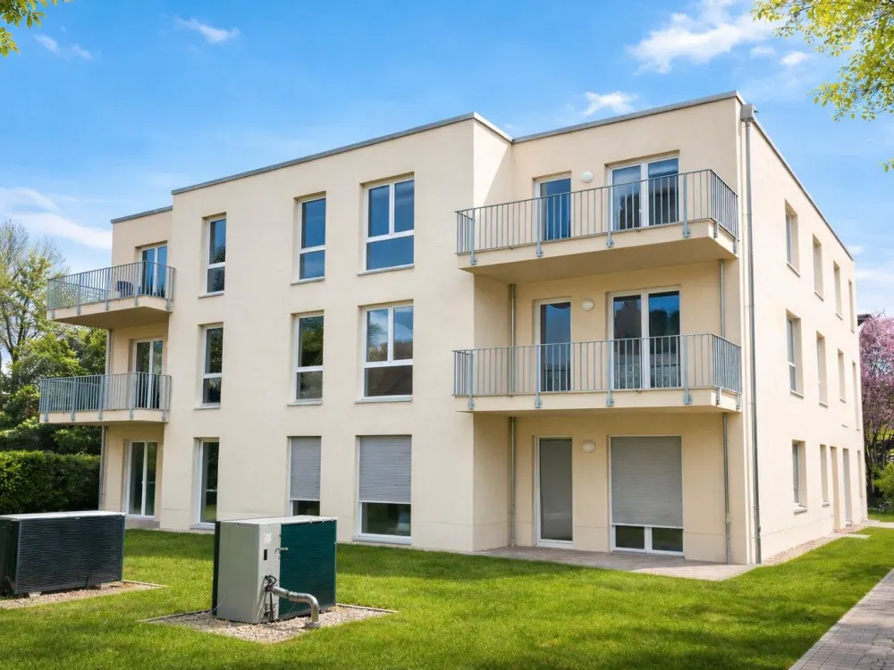Hochwertige 4-Zimmer Wohnung im 1. OG mit BALKON und EBK im Weißenseer Neubauquartier