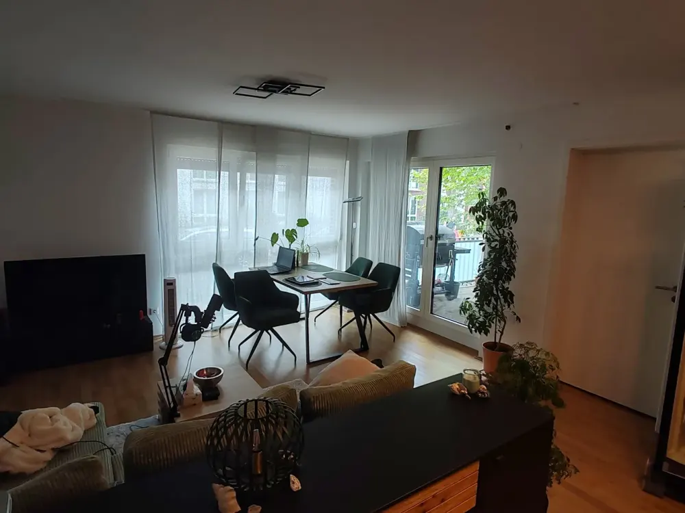 Premium-Wohnen in Wandsbek: Helle Neubau-Wohnung mit Loggia, Team 7 Massivholzküche & Tiefgarage