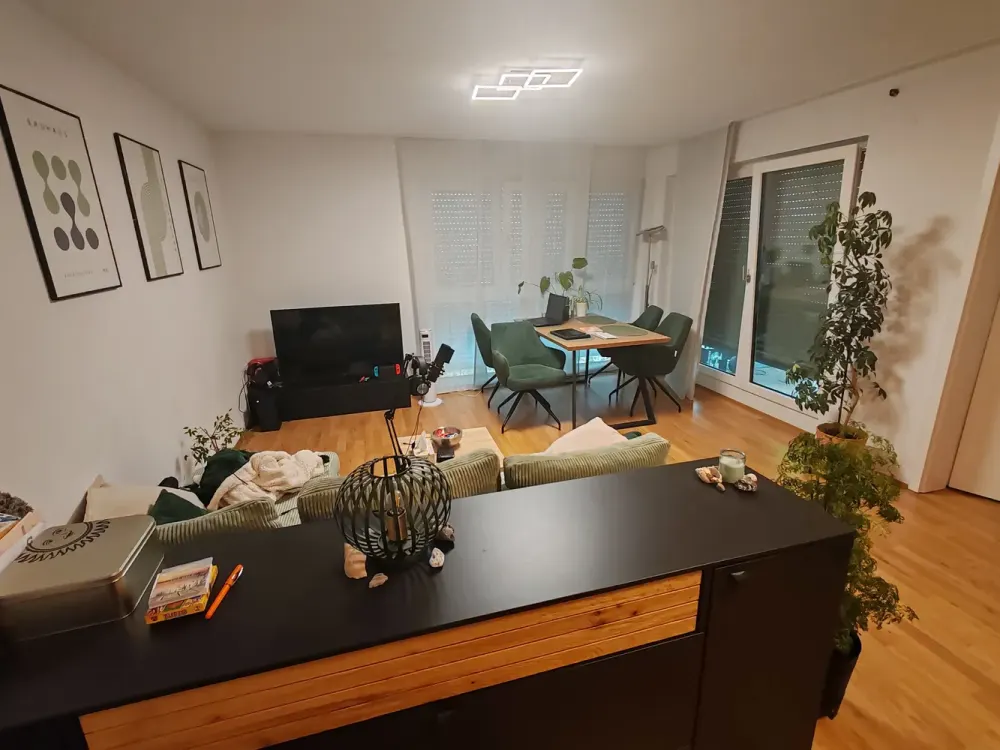 Premium-Wohnen in Wandsbek: Helle Neubau-Wohnung mit Loggia, Team 7 Massivholzküche & Tiefgarage