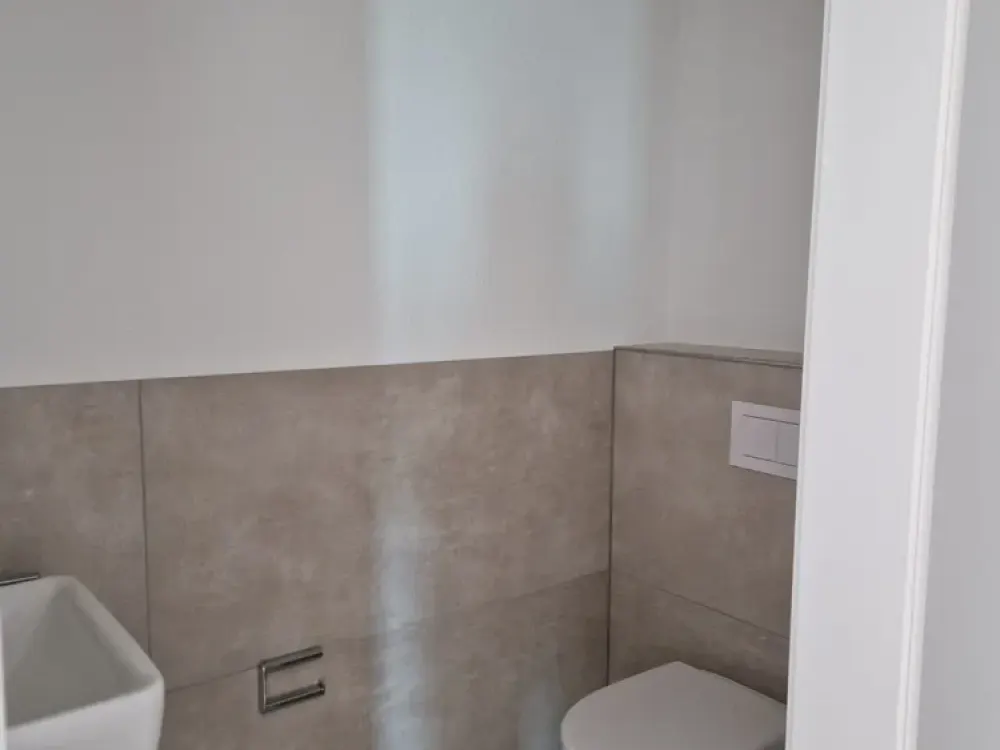 Sehr großzügige 2-Zimmer-Wohnung mit Wohnküche in kernsaniertem Altbau (KFW 70)