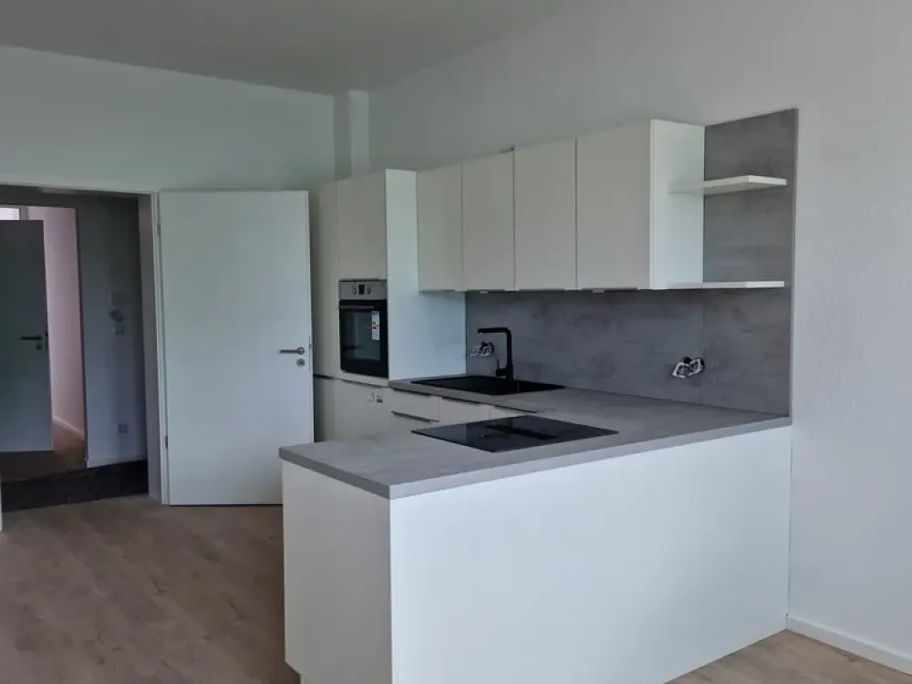 Sehr großzügige 2-Zimmer-Wohnung mit Wohnküche in kernsaniertem Altbau (KFW 70)
