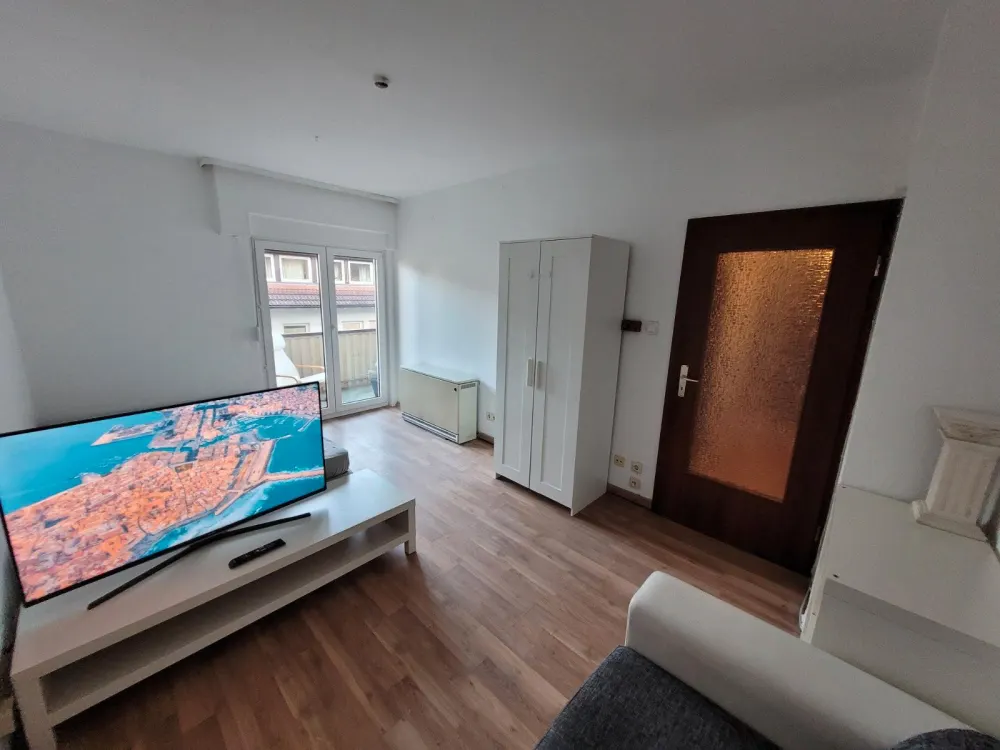 1-Zi-Whg möbliert, Stuttgart-Ost, Balkon, neue Fenster