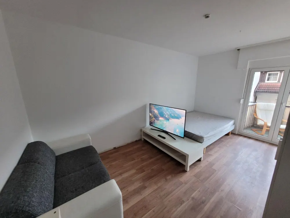 1-Zi-Whg möbliert, Stuttgart-Ost, Balkon, neue Fenster