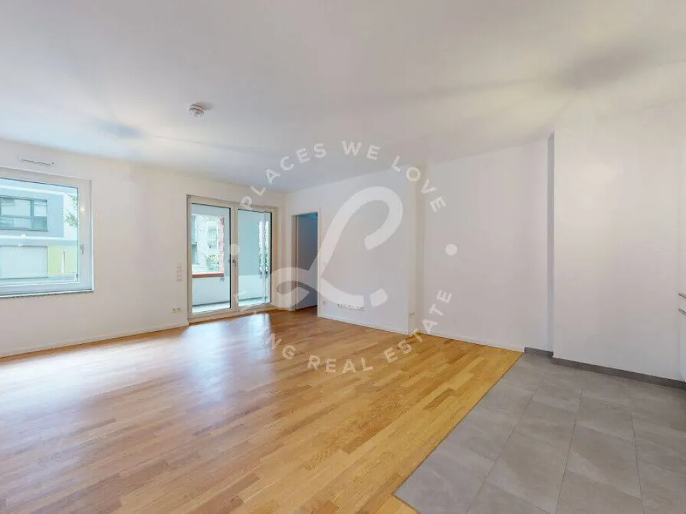 Charming 2-Room Apartment with Built-In Kitchen and Spacious Loggia