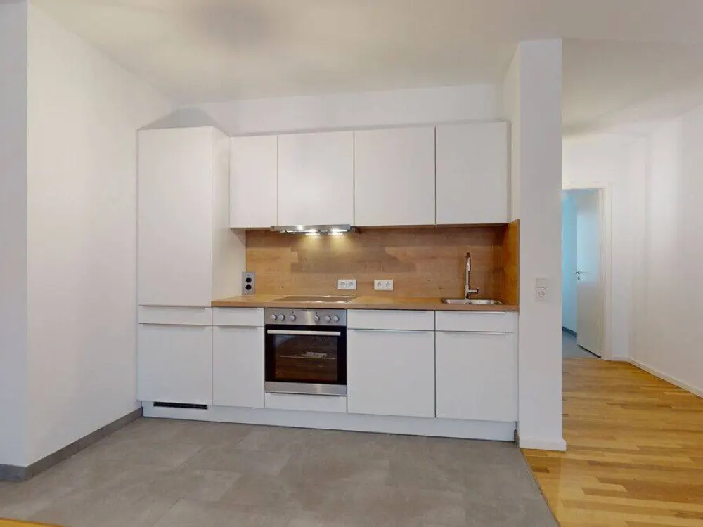 Charming 2-Room Apartment with Built-In Kitchen and Spacious Loggia
