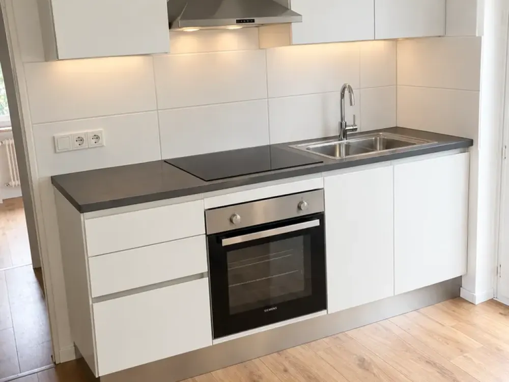 Kernsanierte 1,5 Zi Wohnung mit Balkon und EBK