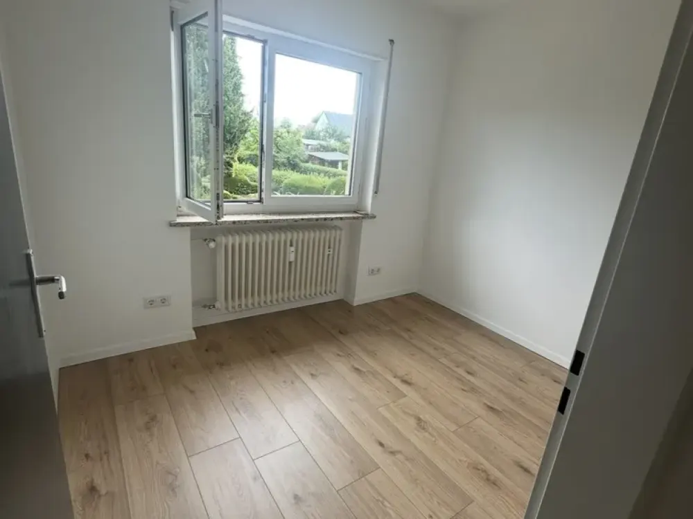 Kernsanierte 1,5 Zi Wohnung mit Balkon und EBK