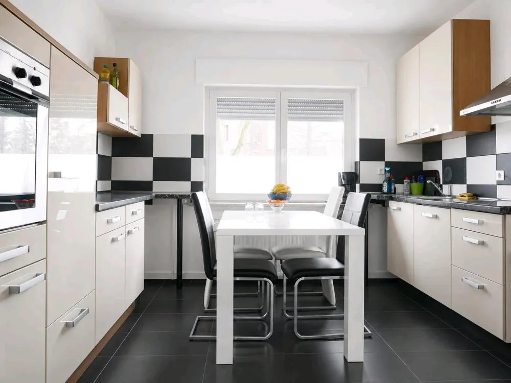 Erstbezug nach Sanierung- moderne 3 Zimmerwohnung in ruhiger Lage