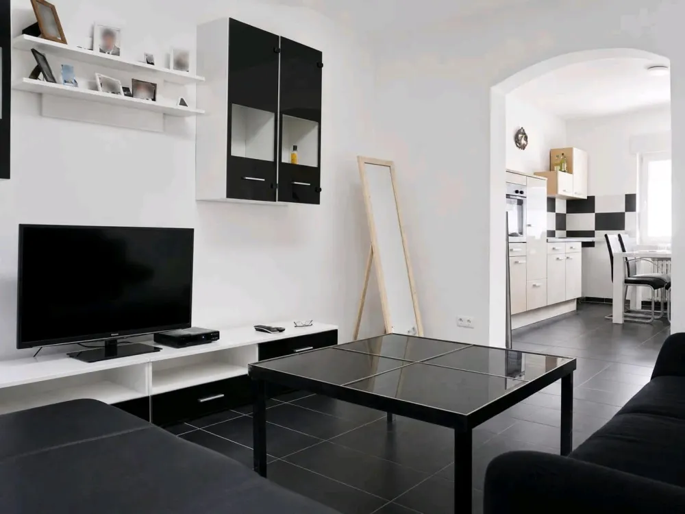 Erstbezug nach Sanierung- moderne 3 Zimmerwohnung in ruhiger Lage