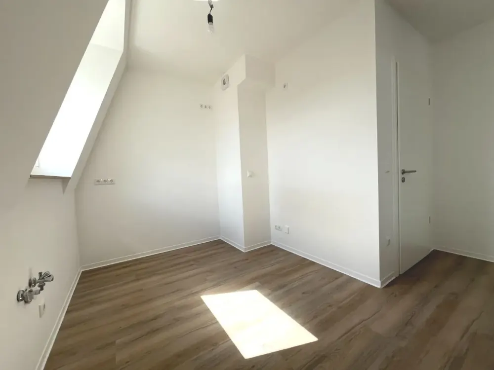 Bright 3-Room Apartment in New Building with Daylight Bathroom, Bathtub, Loggia in Zentrum-Ost