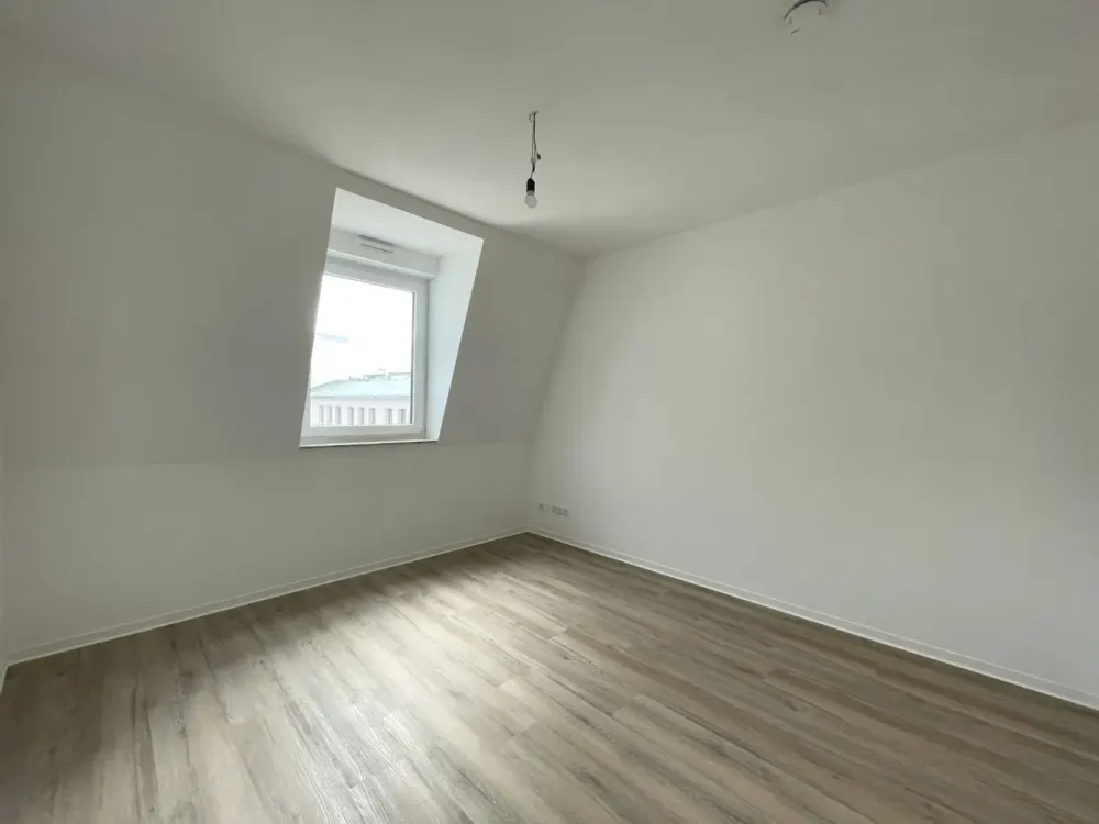 Bright 3-Room Apartment in New Building with Daylight Bathroom, Bathtub, Loggia in Zentrum-Ost