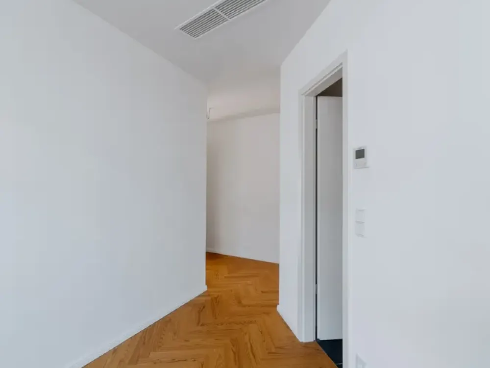 Stilvolles Wohnen über den Dächern von Berlin-Mitte: Traumhafte Dachgeschosswohnung mit Charme