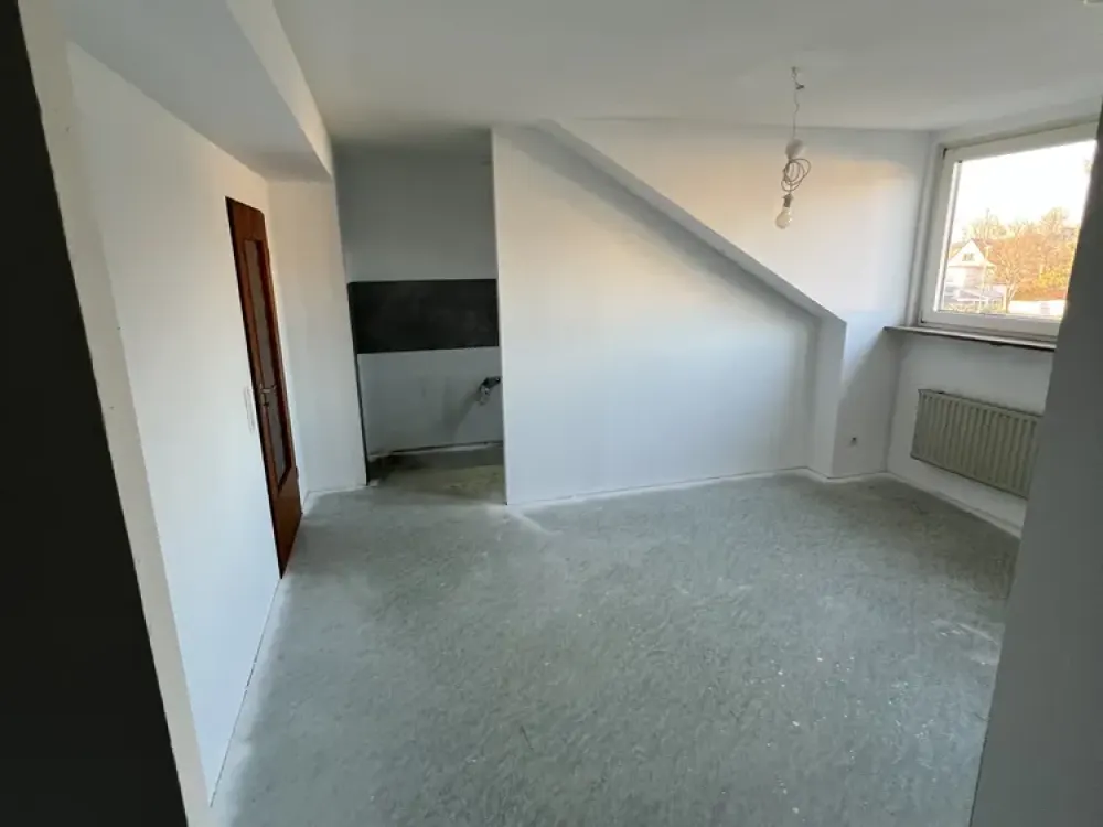 Gepflegte 2-Zimmer-DG-Wohnung mit Garage, WBS erforderlich