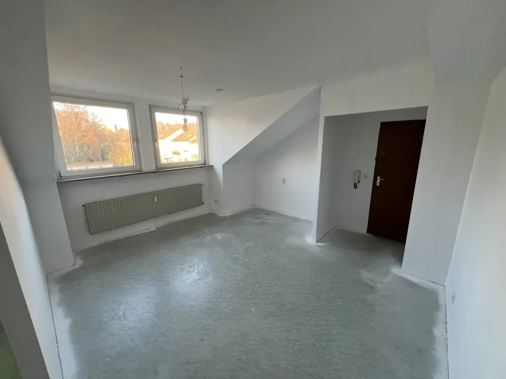 Gepflegte 2-Zimmer-DG-Wohnung mit Garage, WBS erforderlich