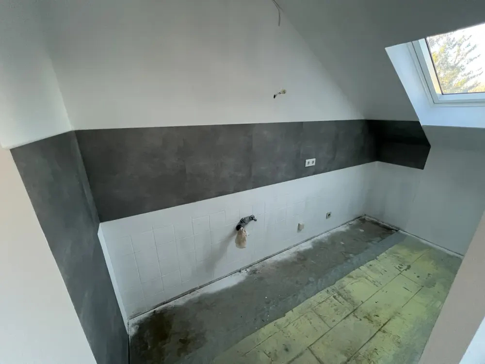 Gepflegte 2-Zimmer-DG-Wohnung mit Garage, WBS erforderlich