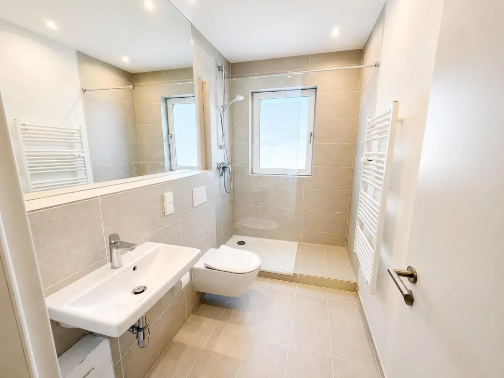 Kernsanierte 2,5-Zimmer Wohnung mit Einbauküche und Balkon