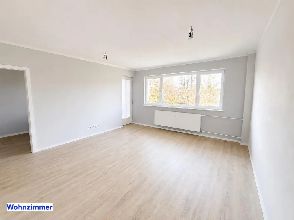 Kernsanierte 2,5-Zimmer Wohnung mit Einbauküche und Balkon