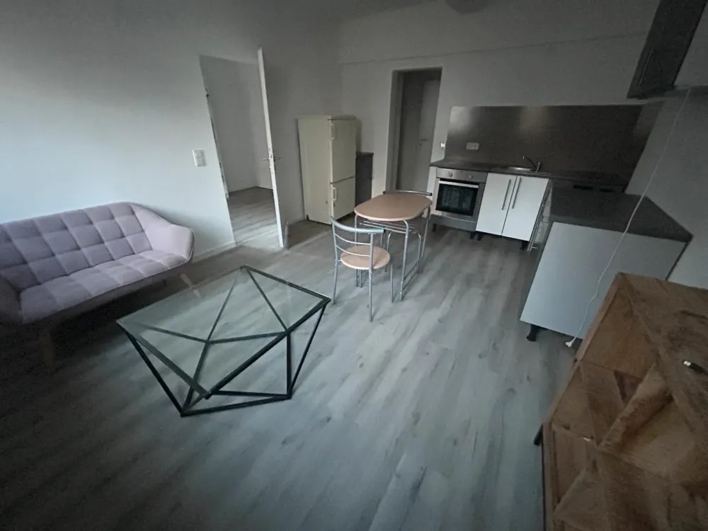 Bright, Fully Renovated 2-Room Apartment in Egelsbach, Furnished