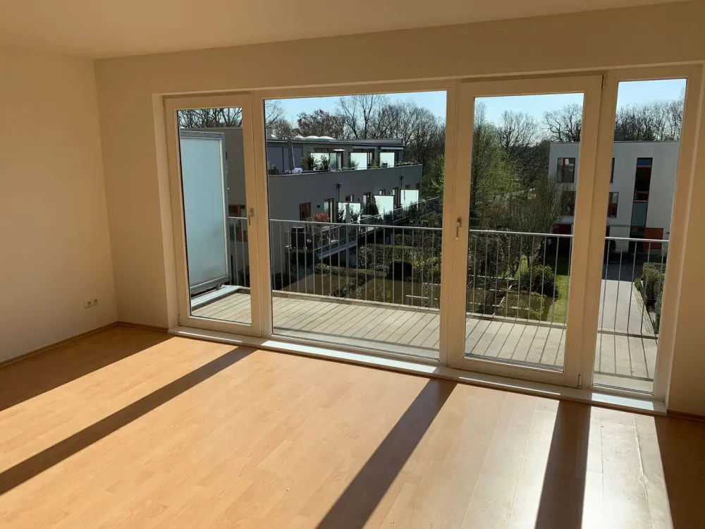 Lichtdurchflutete Maisonettewohnung mit Balkon und Dachterrasse