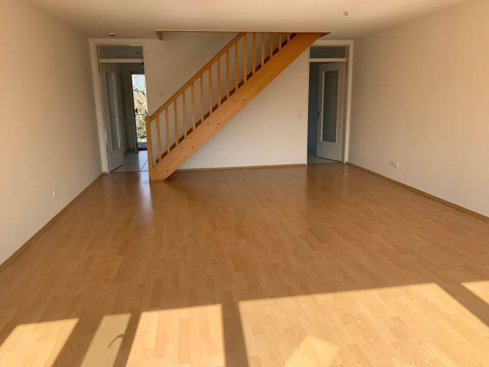 Lichtdurchflutete Maisonettewohnung mit Balkon und Dachterrasse