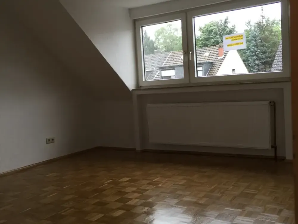 Großzügige DG-Wohnung mit Südbalkon zentral gelegen