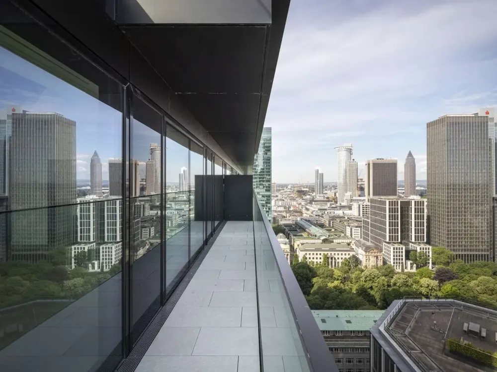 High-Class: Unique 2-Room Apartment in the OMNITURM