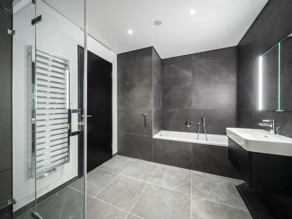 High-Class: Unique 2-Room Apartment in the OMNITURM