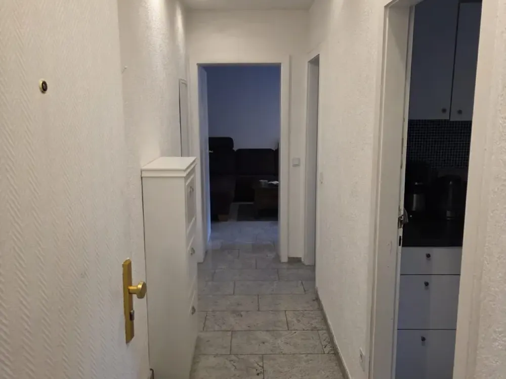2 Zimmer Wohnung möbliert mit Balkontür EG