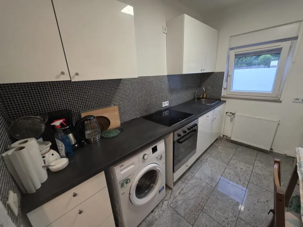 2 Zimmer Wohnung möbliert mit Balkontür EG