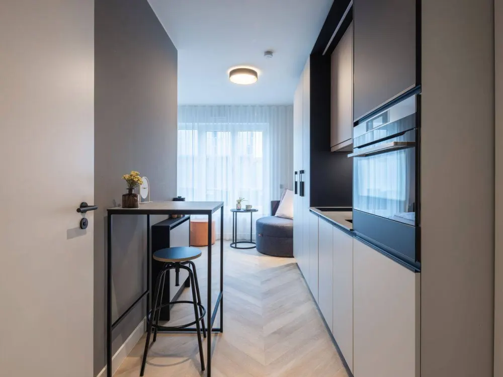 "The Lush One" - Exklusives Studio-Apartment über den Dächern von Düsseldorf