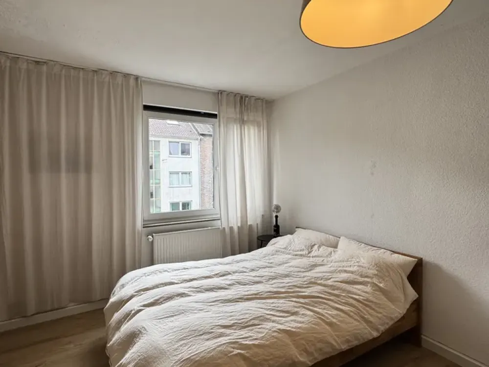 UNTERMIETE 2 Zimmerwohnung mit Balkon im Belgischen Viertel