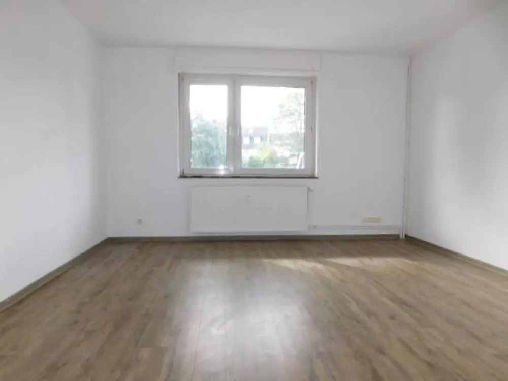 ***Tolle 2-Zimmerwohnung im EG renoviert mit Einbauküche und Balkon***