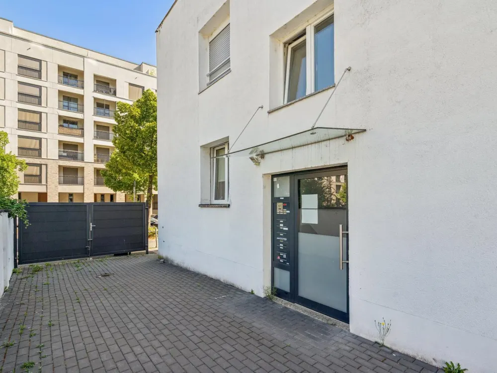 Stilvoll wohnen in Sachsenhausen, hochwertig modernisierte Drei-Zimmer-Wohnung mit zwei Balkonen