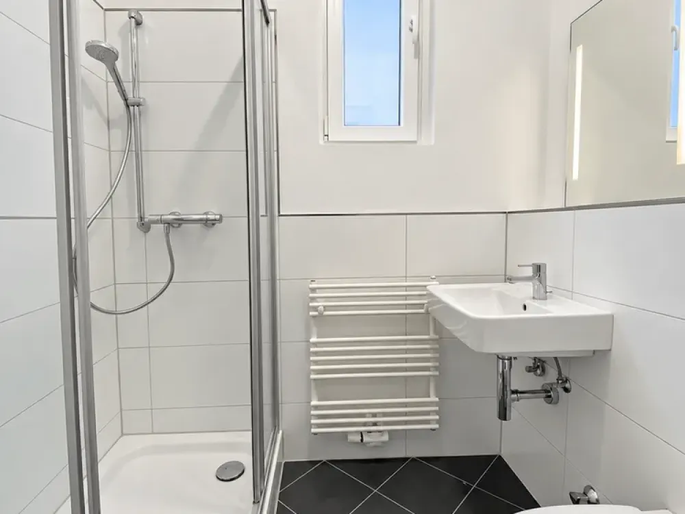 Charming 4-Room Old Building Apartment with Balcony & Real Wood Parquet in Bremen-Schwachhausen