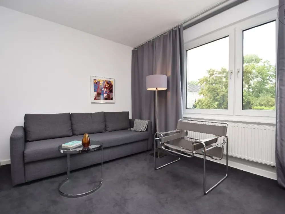 Möblierte 2-Zimmerwohnung mit Balkon im Agnesviertel