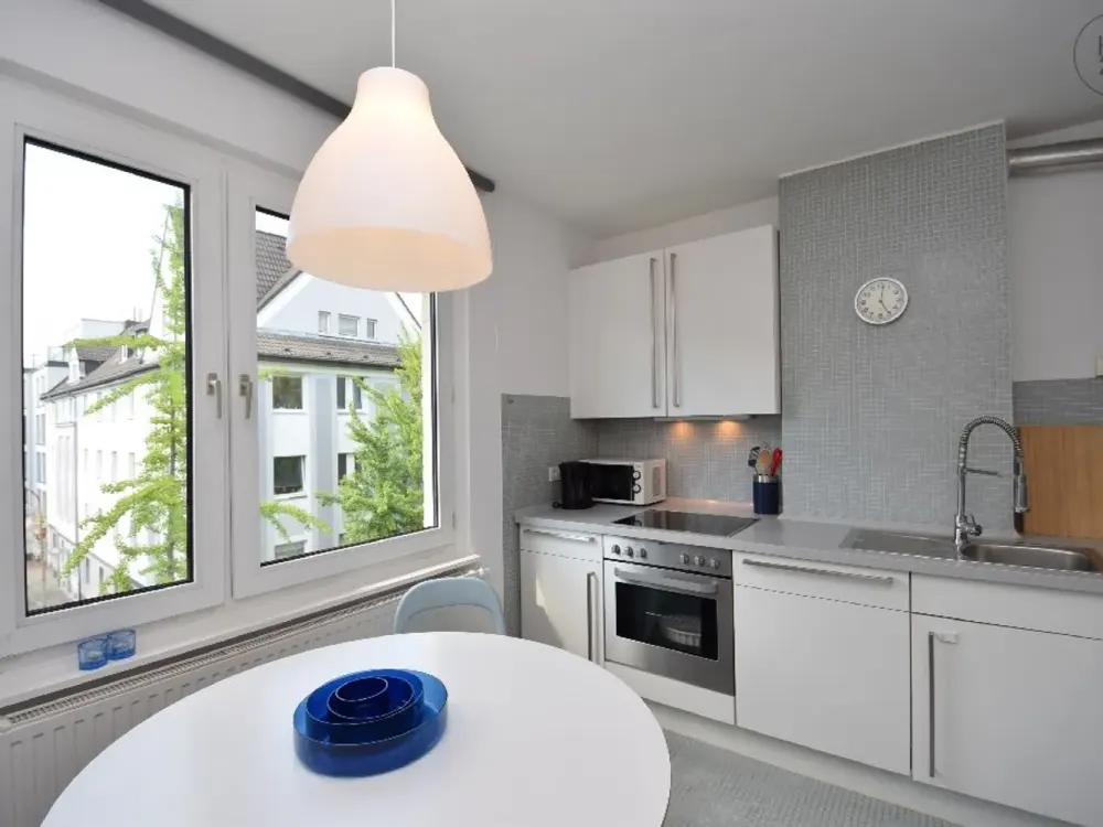 Möblierte 2-Zimmerwohnung mit Balkon im Agnesviertel