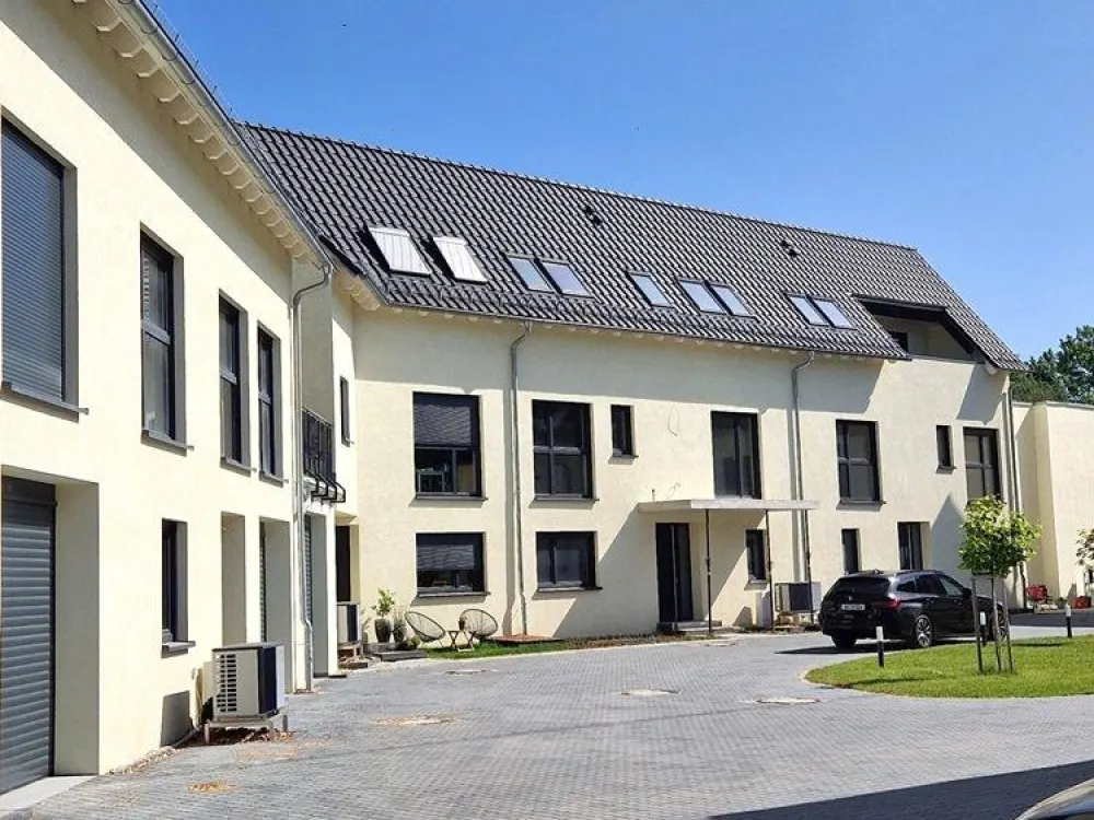 Einzigartig! Wunderschöne 4-Zimmer-Wohnung mit Dachterrasse zu vermieten!